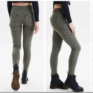 American Eagle hi-rise Cargo Jegging